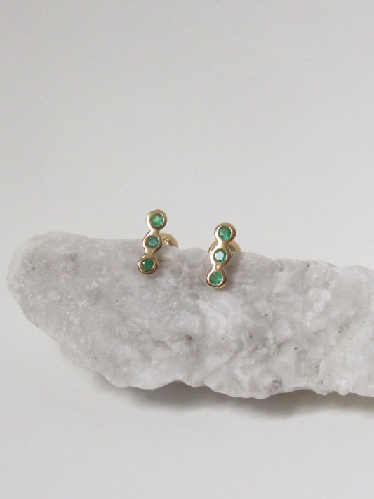 Aretes de oro de 18K con 3 esmeraldas naturales