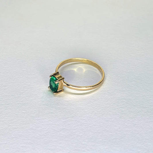 Anillo de oro de 18k con esmeralda ovalada natural colombiana