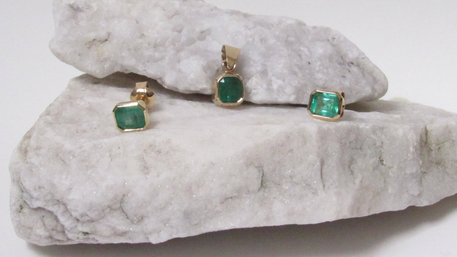 Aderezos de oro de 18k con esmeraldas