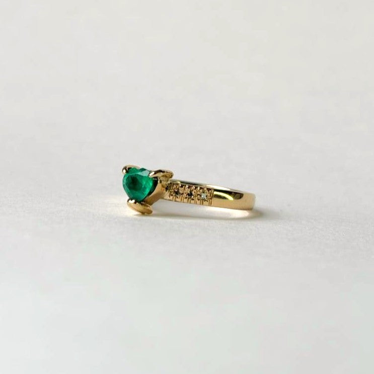 Anillos de oro de 18k con esmeraldas naturales colombianas