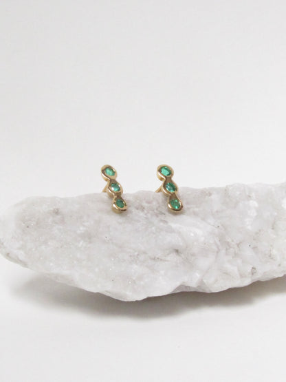 Aretes de oro de 18K con 3 esmeraldas  naturales