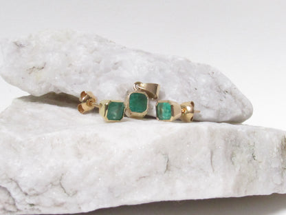 Aderezo de oro de 18K con esmeraldas naturales