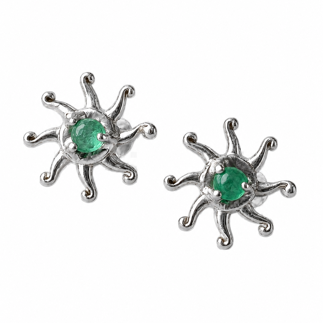 Aretes de plata en forma de sol con esmeraldas naturales colombianas