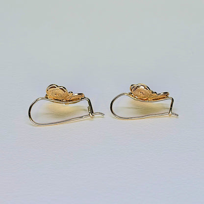 Aretes trébol en filigrana de oro de 18k con esmeraldas naturales colombianas.