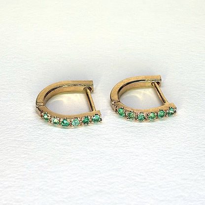 Aretes de oro de 18 quilates con 6 esmeraldas cada uno