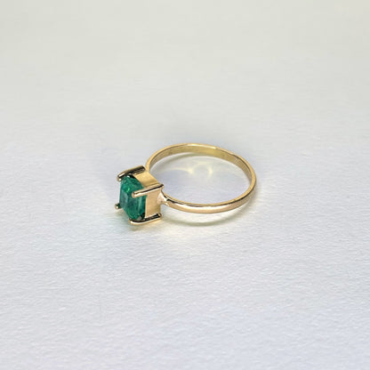 Anillo de oro de 18k con esmeralda natural colombiana
