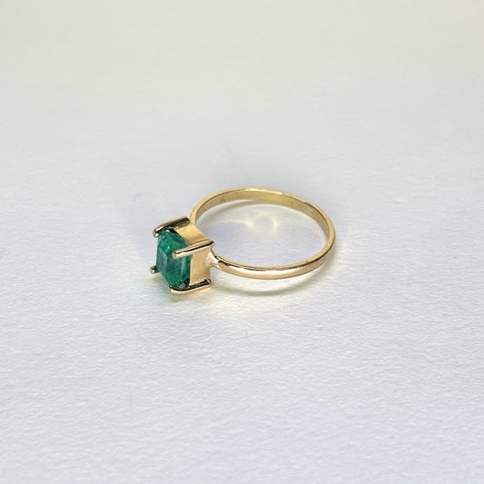 Anillo de oro de 18k con esmeralda natural colombiana