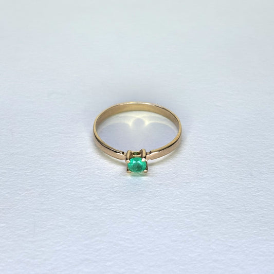 Anillo de oro de 18k con esmeralda natural colombiana