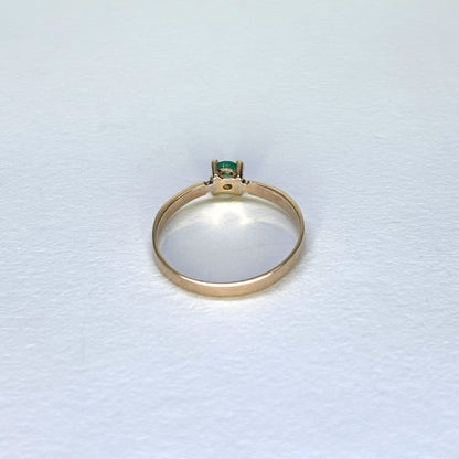 Anillo de oro de 18k con esmeralda natural colombiana