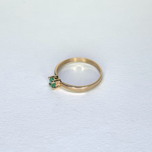 Anillo de oro de 18k con esmeralda natural colombiana