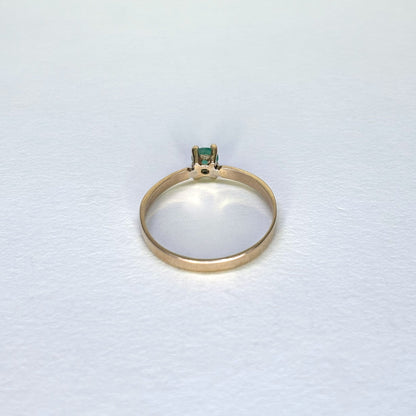 Anillo de oro de 18k con esmeralda natural colombiana