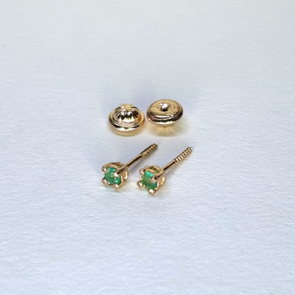 Aretes de oro de 18K con esmeraldas naturales