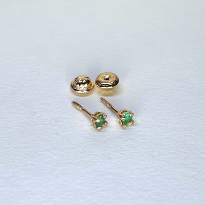 Aretes de oro de 18K con esmeraldas naturales