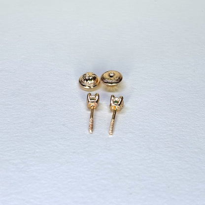 Aretes de oro de 18K con esmeraldas naturales