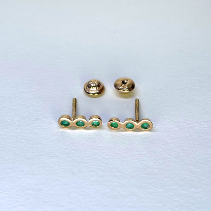 Aretes de oro de 18K con 3 esmeraldas  naturales