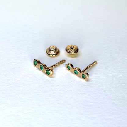 Aretes de oro de 18K con 3 esmeraldas  naturales