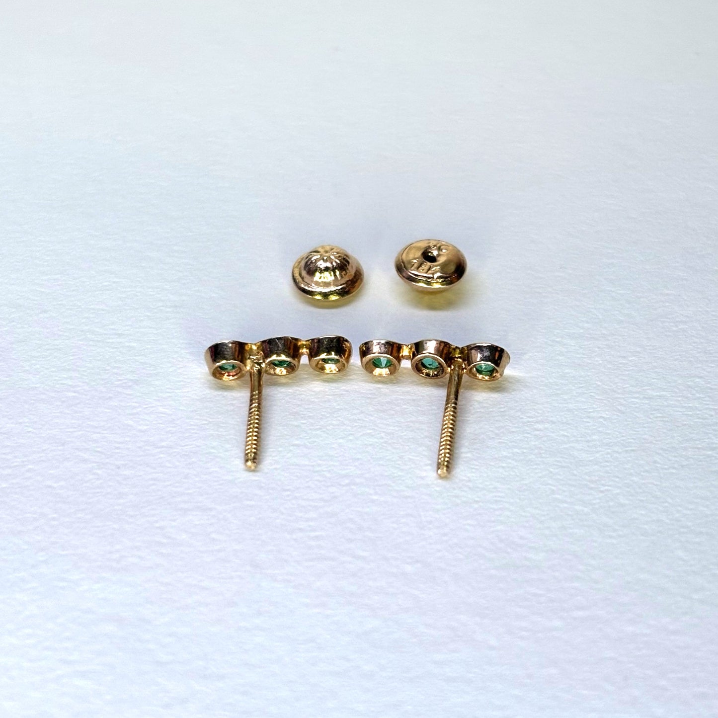 Aretes de oro de 18K con 3 esmeraldas  naturales