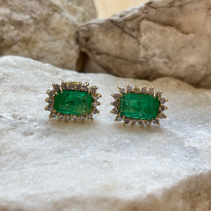 aretes de girasol en oro de 18k con esmeralda natural colombiana y 18 diamantes naturales