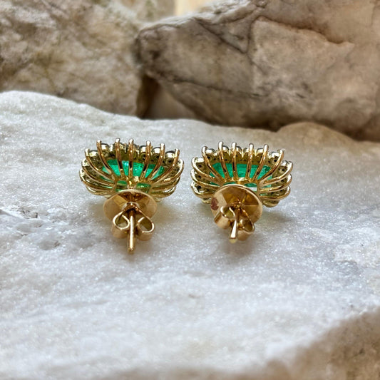 aretes de girasol en oro de 18k con esmeralda natural colombiana y 18 diamantes naturales