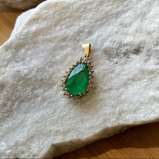 Dije de girasol en oro de 18k con esmeralda natural colombiana y 23 diamantes naturales