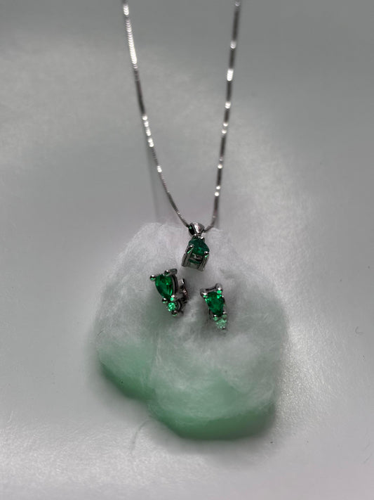 Aderezo collar y aretes esmeraldas con diamantes en oro de 18k
